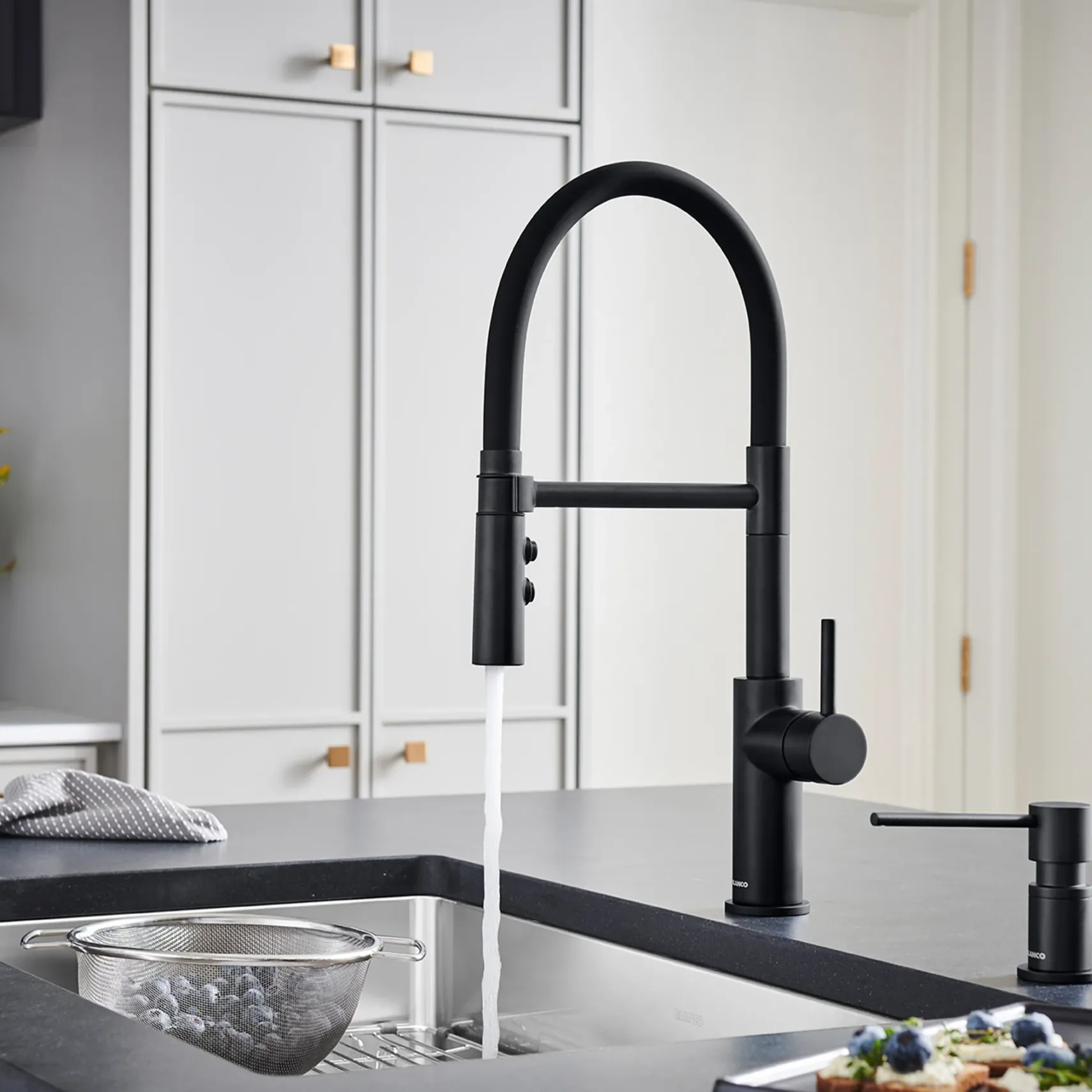 Blanco Catris Flexo Semi-Pro Pull-Down Dual-Spray Kitchen Faucet, Matte Black, 1.5 GPM, Brass, 443026