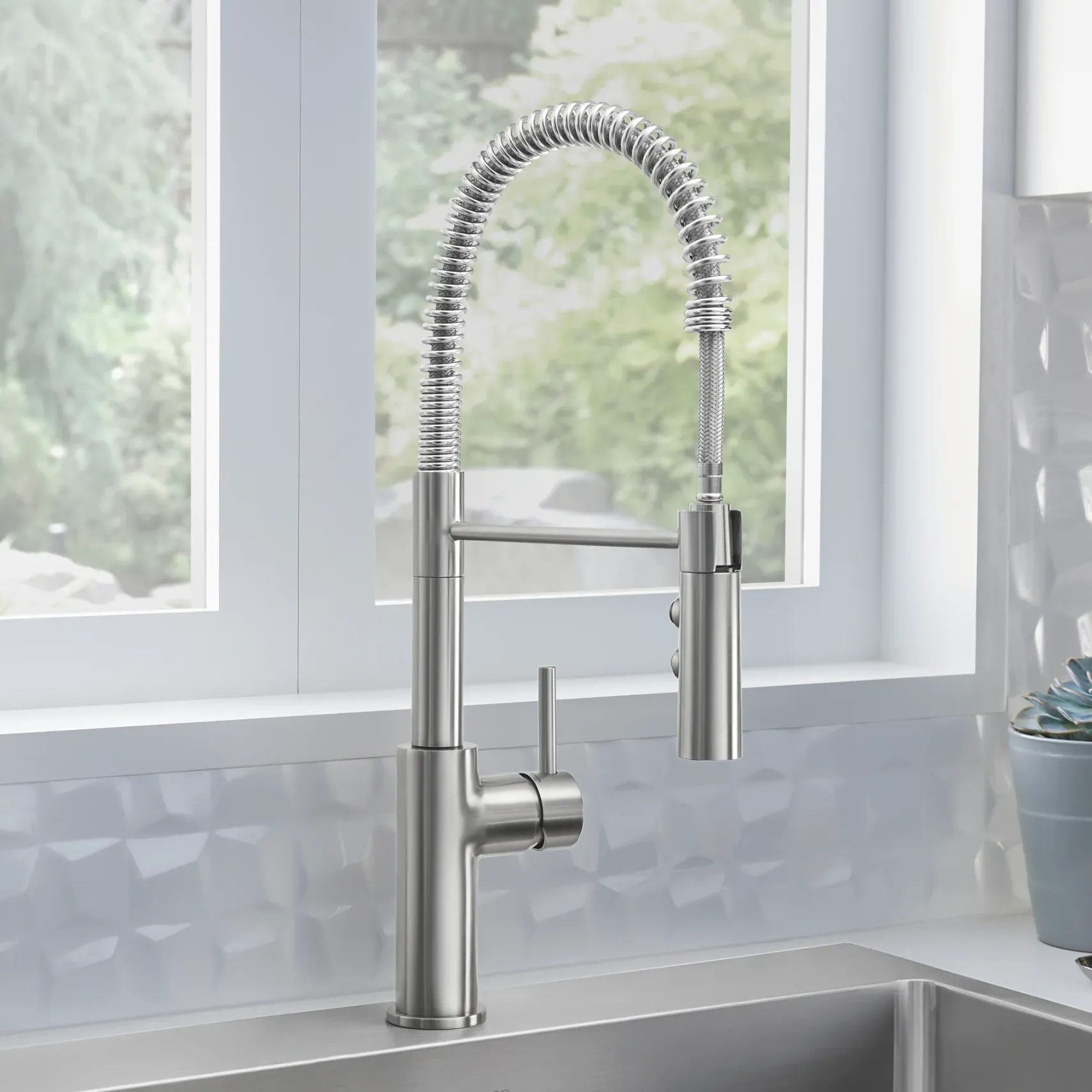 Blanco Catris Semi-Pro Pull-Down Dual-Spray Kitchen Faucet, PVD Steel, 1.5 GPM, Brass, 401918