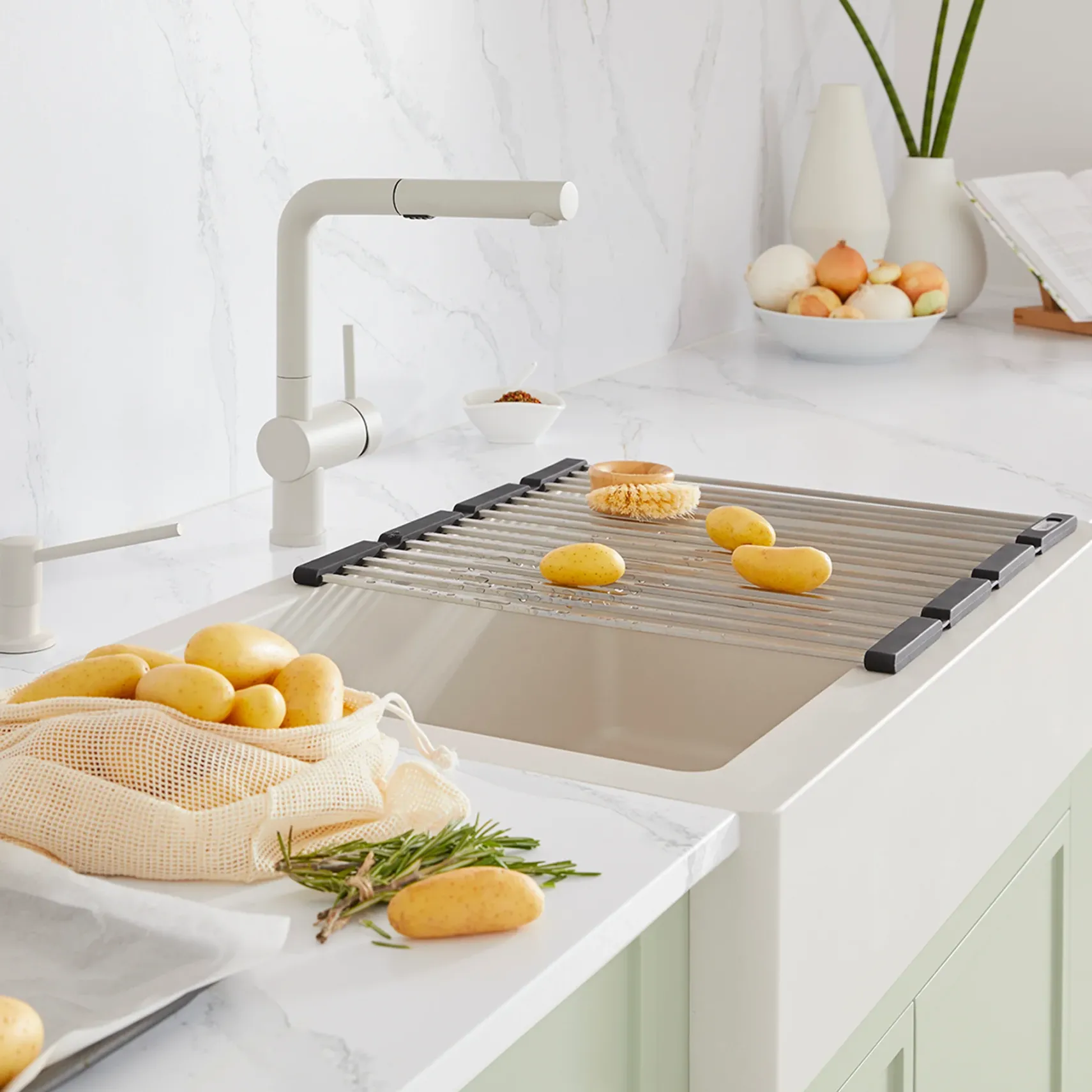 Blanco Linus Low Arc Pull-Out Dual-Spray Kitchen Faucet, Soft White, 1.5 GPM, Brass, 526963