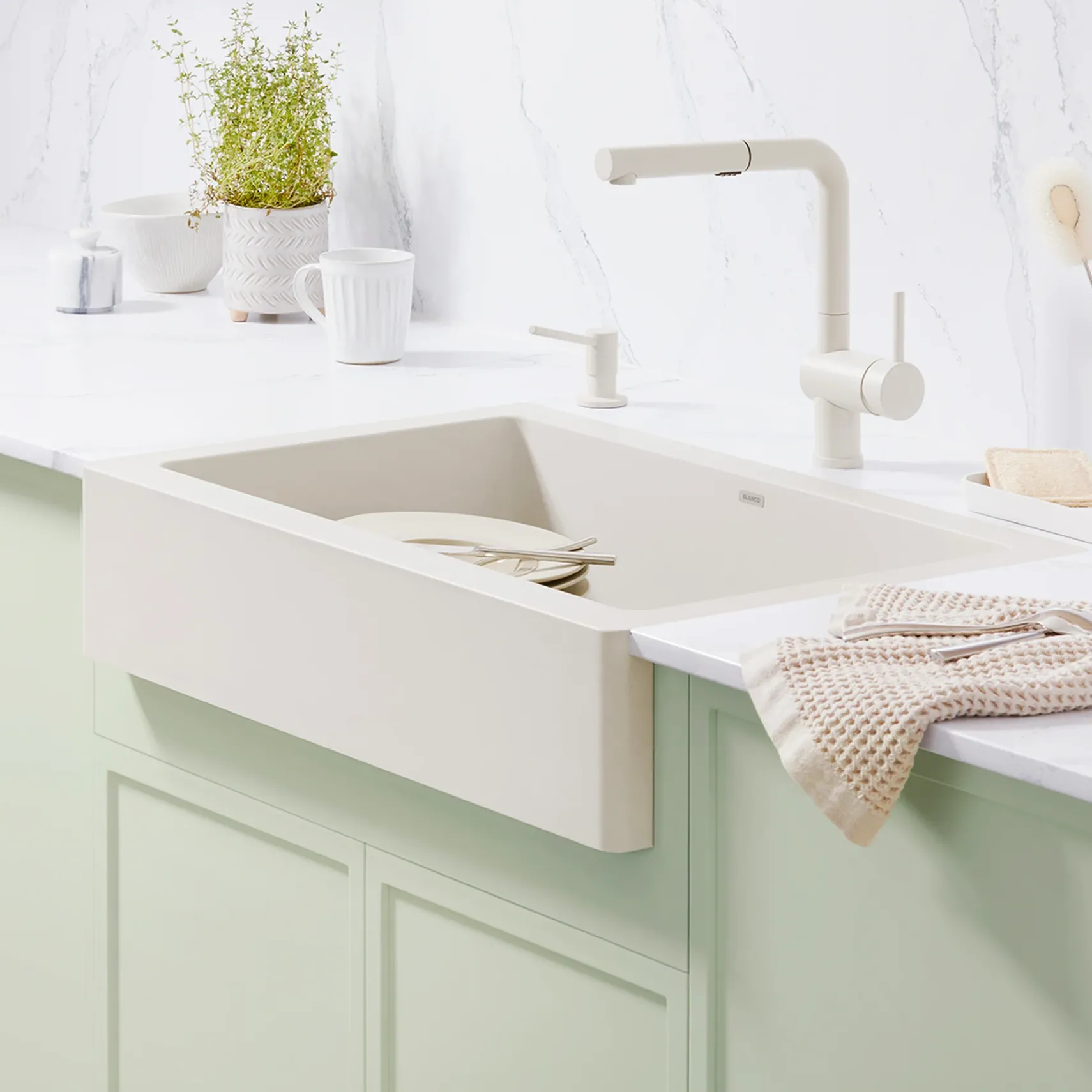 Blanco Linus Low Arc Pull-Out Dual-Spray Kitchen Faucet, Soft White, 1.5 GPM, Brass, 526963