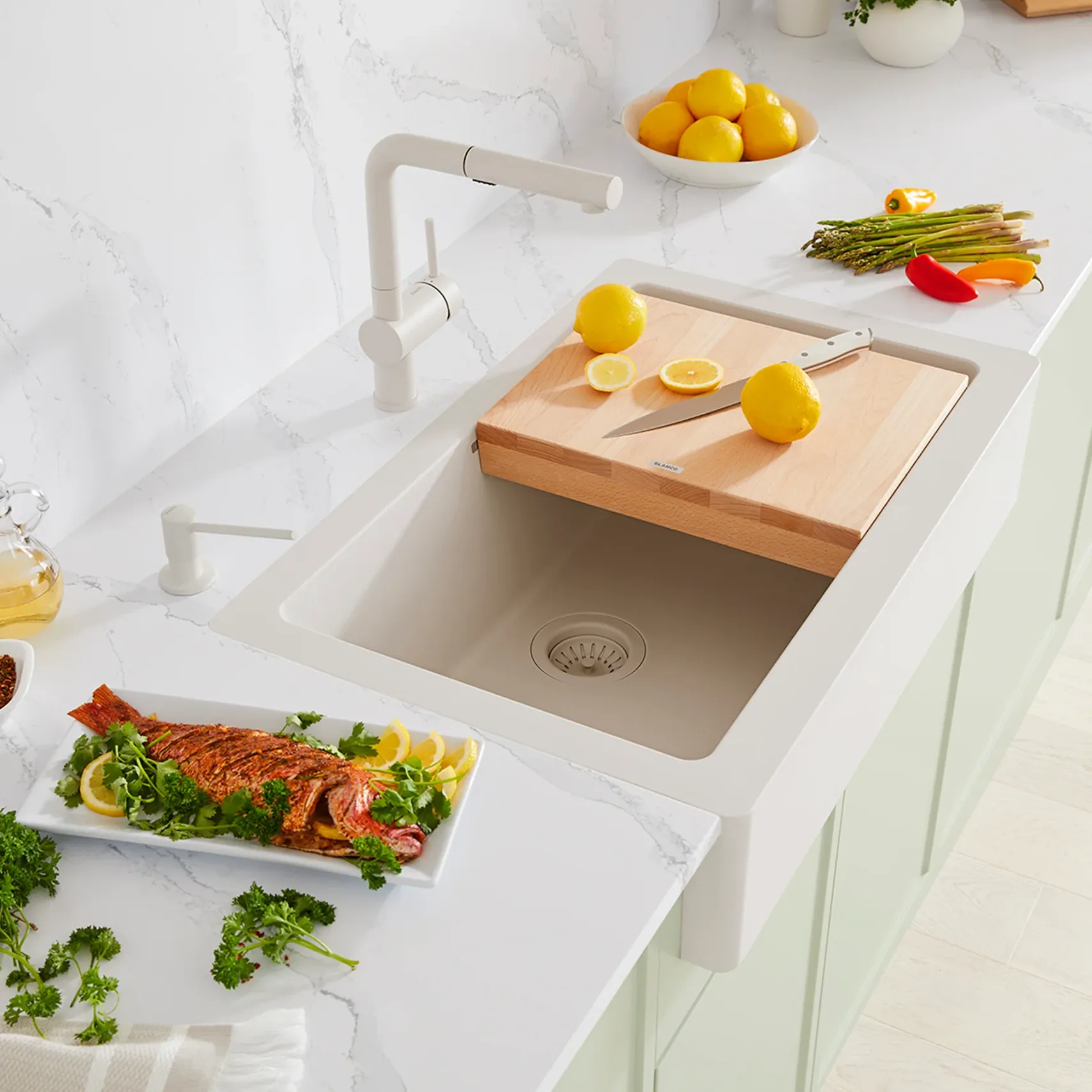 Blanco Linus Low Arc Pull-Out Dual-Spray Kitchen Faucet, Soft White, 1.5 GPM, Brass, 526963