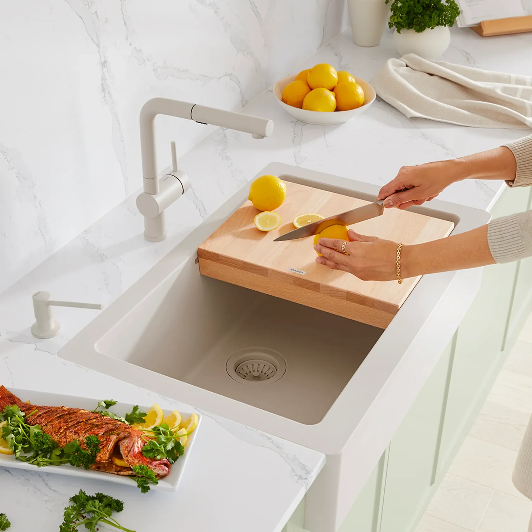 Blanco Linus Low Arc Pull-Out Dual-Spray Kitchen Faucet, Soft White, 1.5 GPM, Brass, 526963