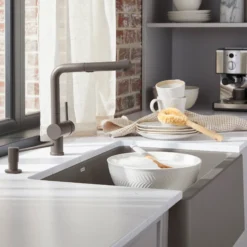 Blanco Linus Low Arc Pull-Out Dual-Spray Kitchen Faucet, Volcano Gray, 1.5 GPM, Brass, 526962