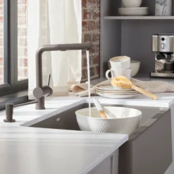 Blanco Linus Low Arc Pull-Out Dual-Spray Kitchen Faucet, Volcano Gray, 1.5 GPM, Brass, 526962