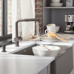 Blanco Linus Low Arc Pull-Out Dual-Spray Kitchen Faucet, Volcano Gray, 1.5 GPM, Brass, 526962