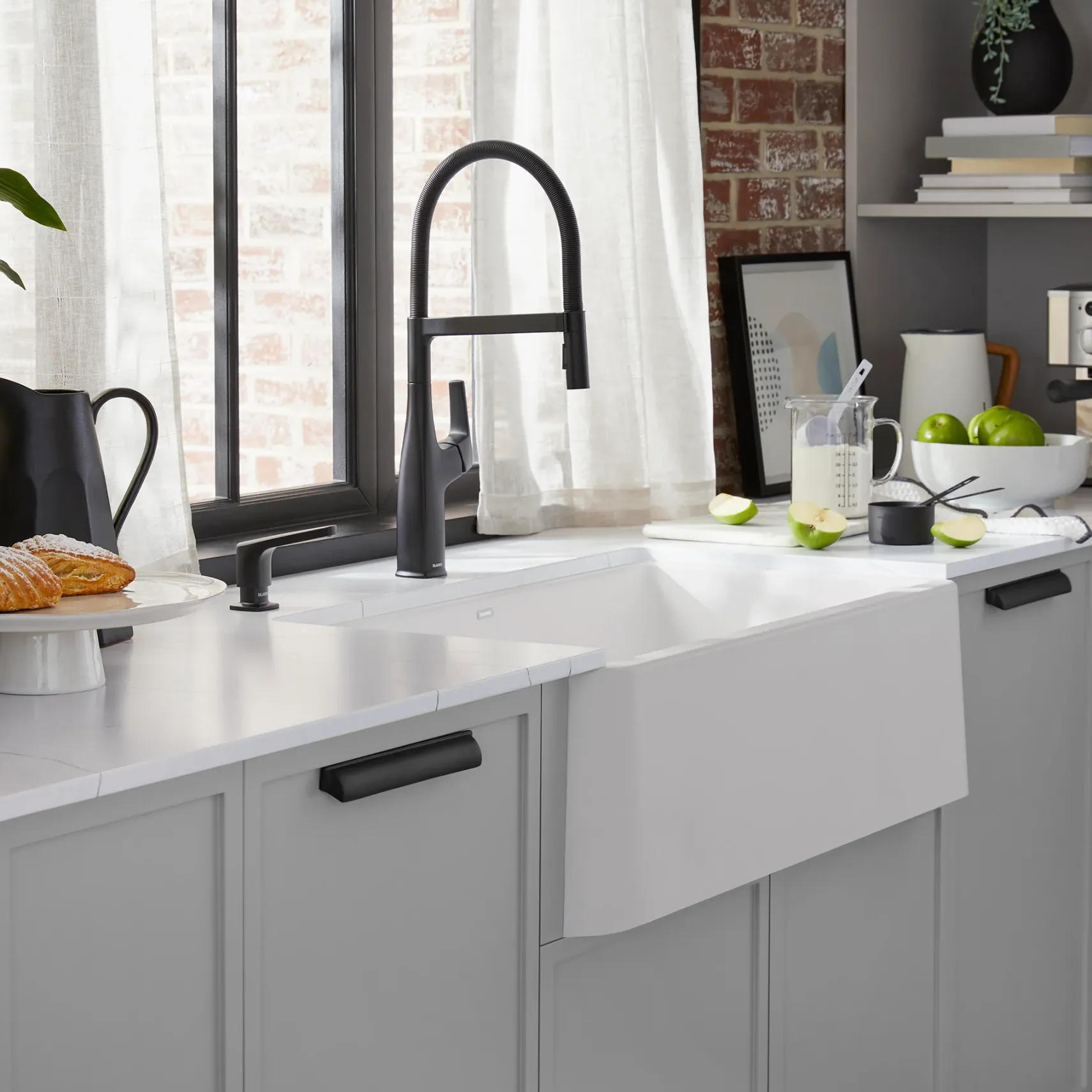 Blanco Rivana Semi-Pro Pull-Down Dual-Spray Kitchen Faucet, Matte Black, 1.5 GPM, Brass, 443019