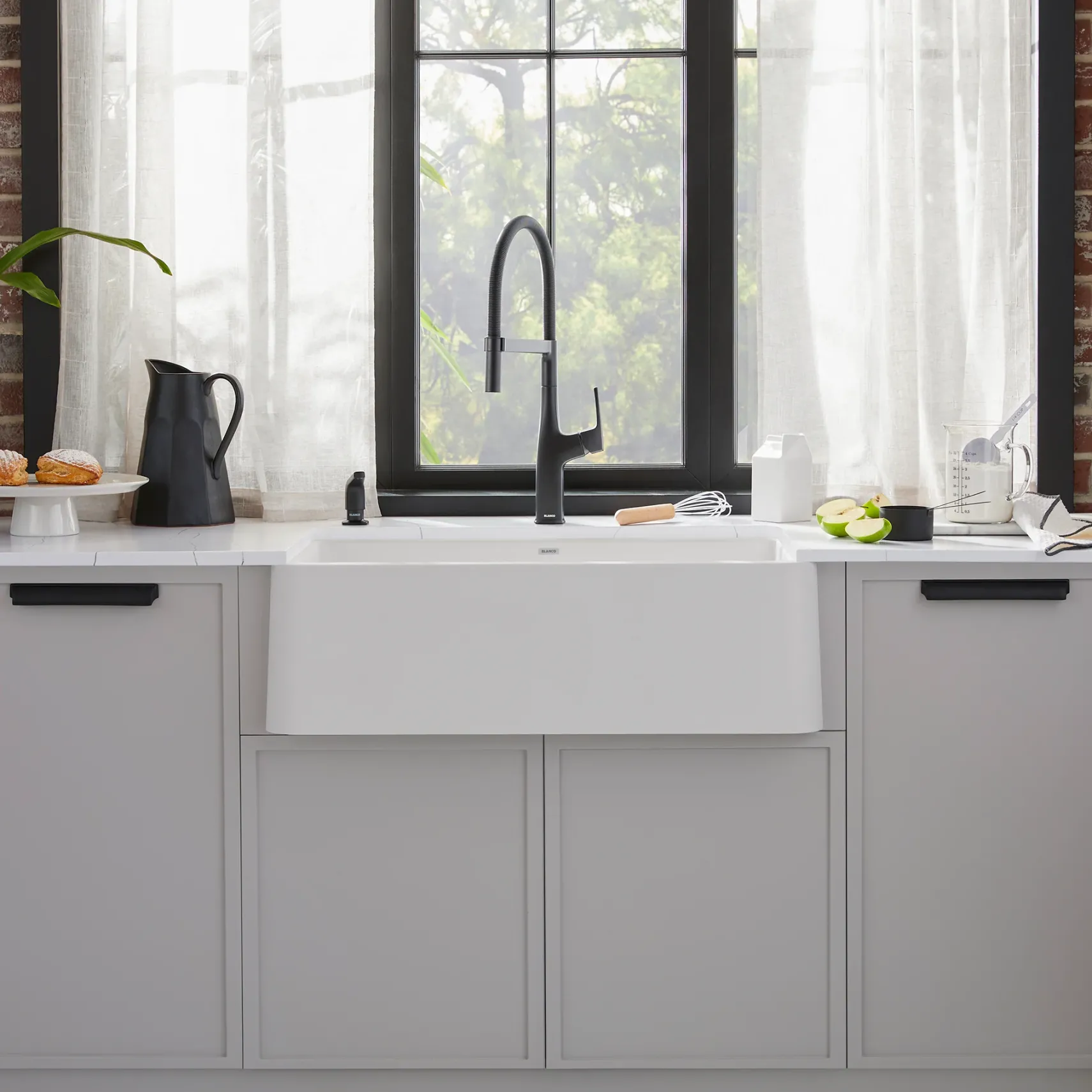 Blanco Rivana Semi-Pro Pull-Down Dual-Spray Kitchen Faucet, Matte Black, 1.5 GPM, Brass, 443019