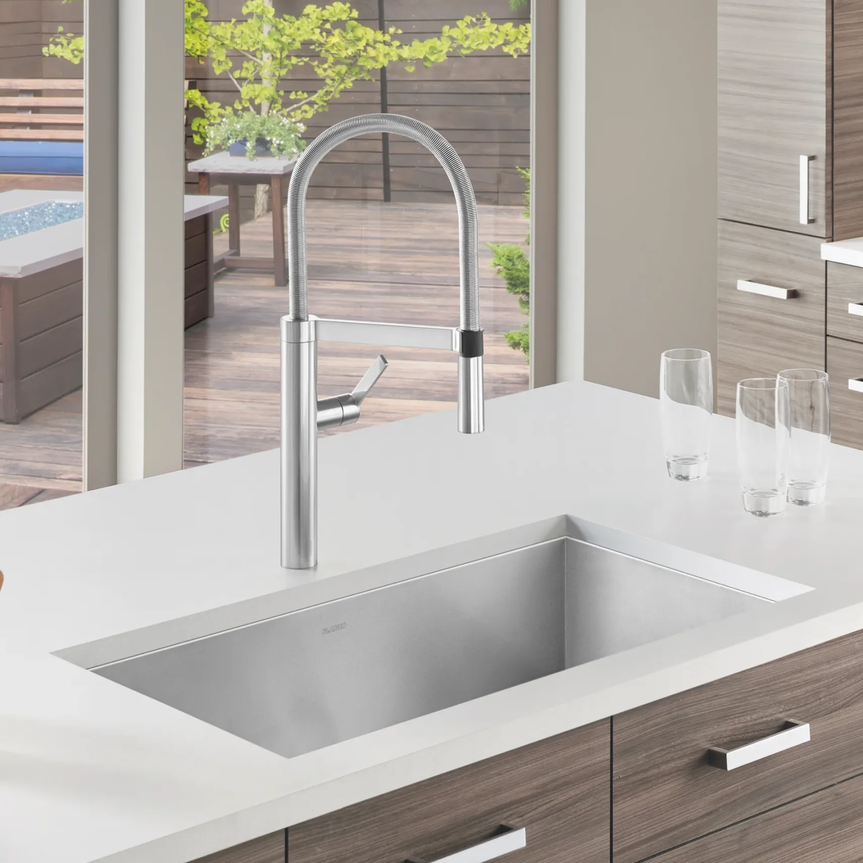Blanco Quatrus 32" Undermount Stainless Steel Kitchen Sink, Satin Polish, 18 Gauge, No Faucet Hole, 443052
