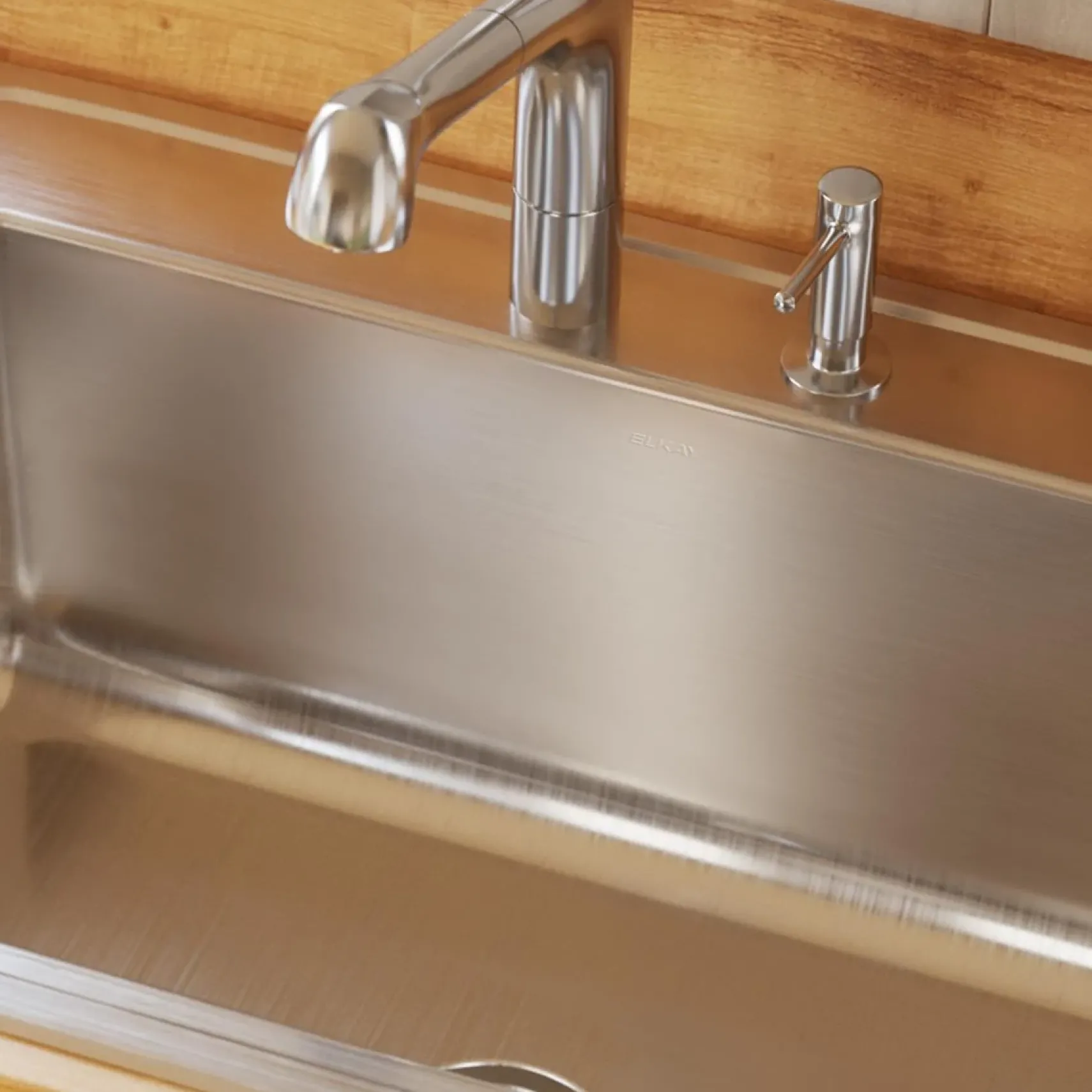 Elkay Lustertone Classic 31" Drop In/Topmount Stainless Steel Kitchen Sink, Lustrous Satin, 1 Faucet Hole, DLR3122121