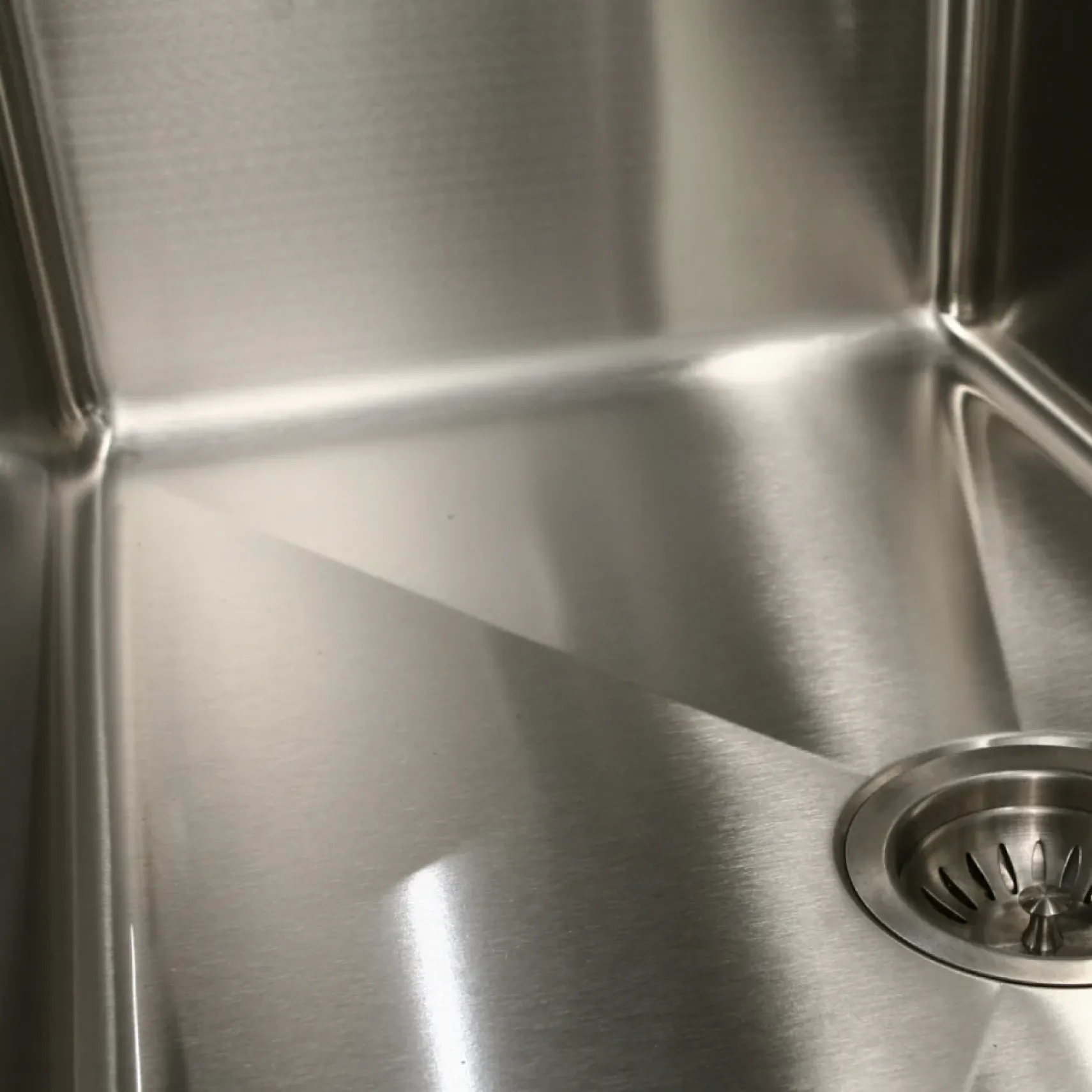 Houzer Nouvelle 31 inch Stainless Steel Undermount 50/50 Double Bowl Kitchen Sink with Strainer & Grid - 18 Gauge, NOD-4200-1