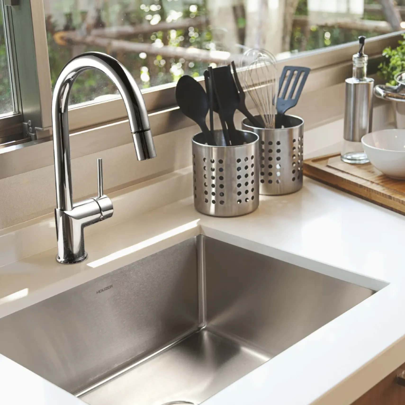 Houzer Nouvelle 23 inch Stainless Steel Undermount Single Bowl Kitchen Sink with Strainer & Grid - 18 Gauge, NOS-4100-1
