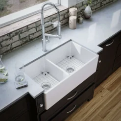 Karran Fireclay 33