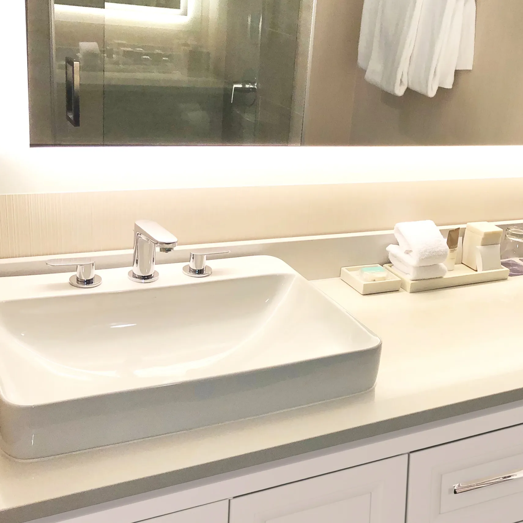 Nantucket Sinks Brant Point 23" Ceramic Bathroom Sink, White, DI-2317-R8