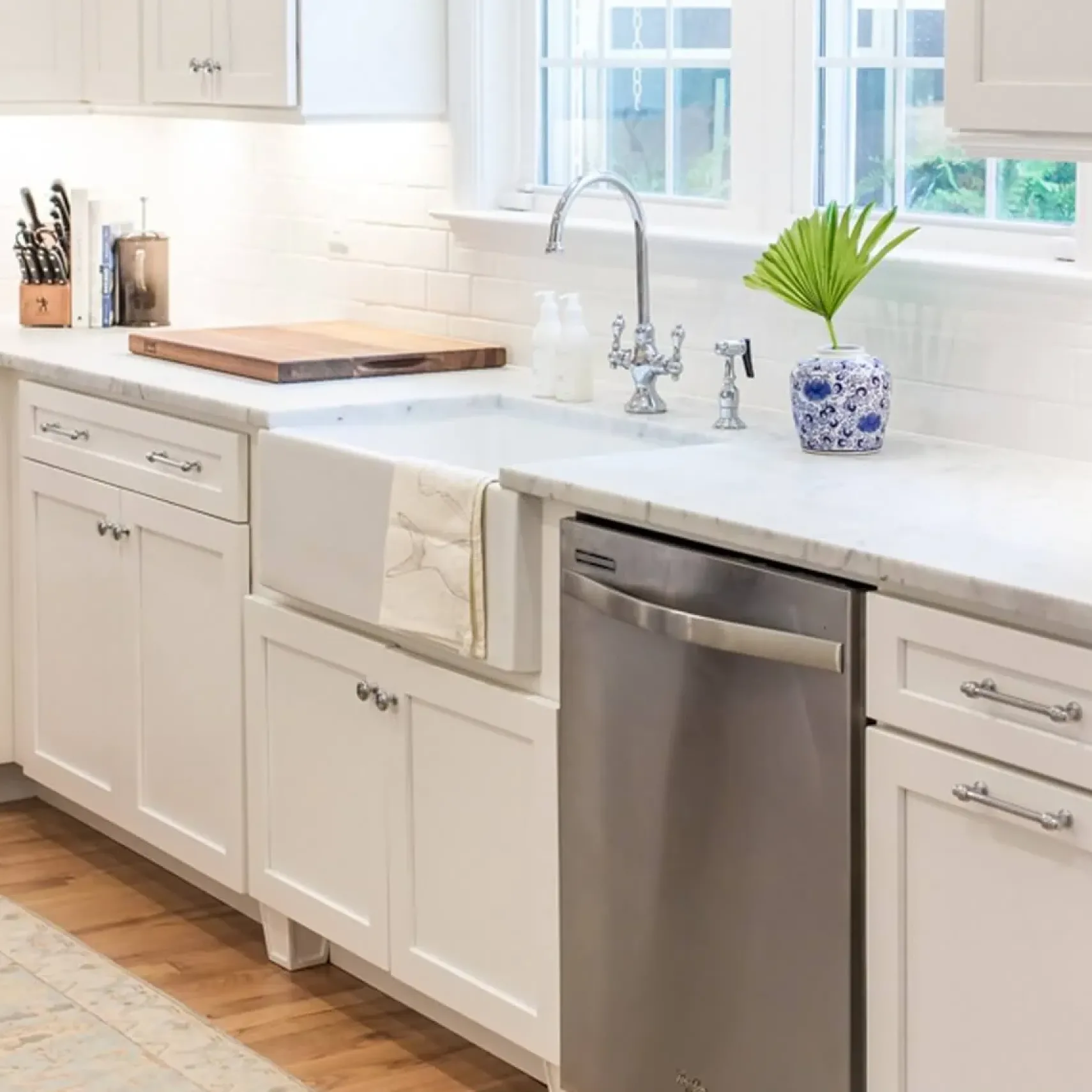 Nantucket Sinks Cape 30" Fireclay Farmhouse Sink, White, Hyannis-30