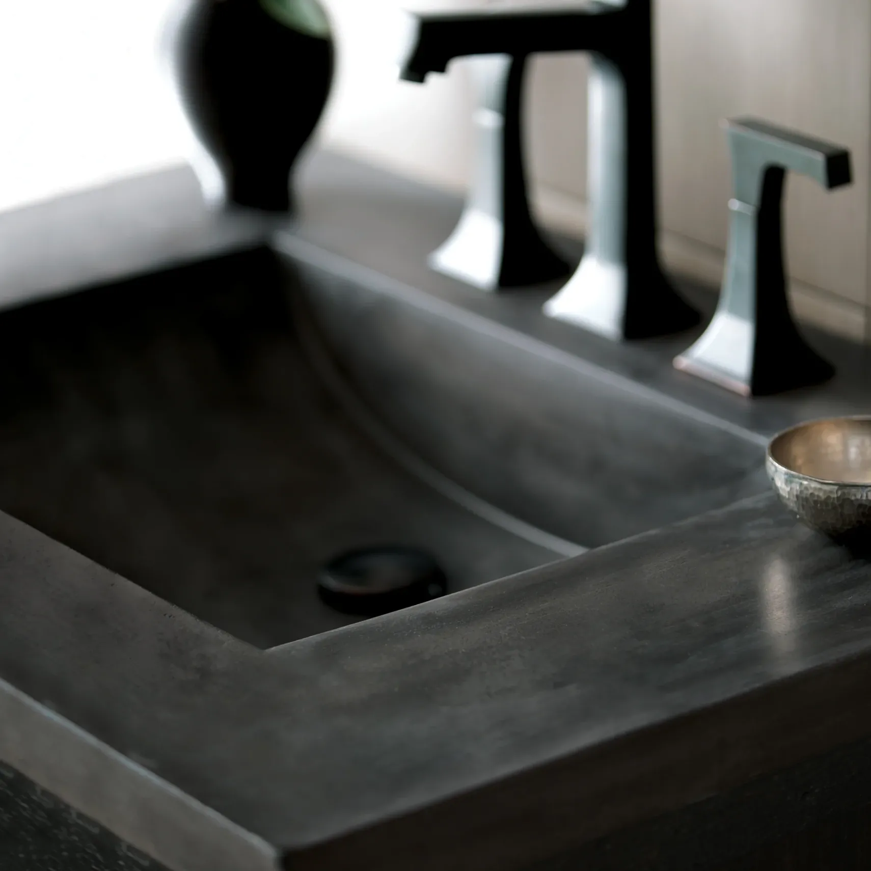 Native Trails 30" NativeStone Palomar Vanity Top with Integral Sink in Slate - Single Faucet Cutout, NSVNT30-S1