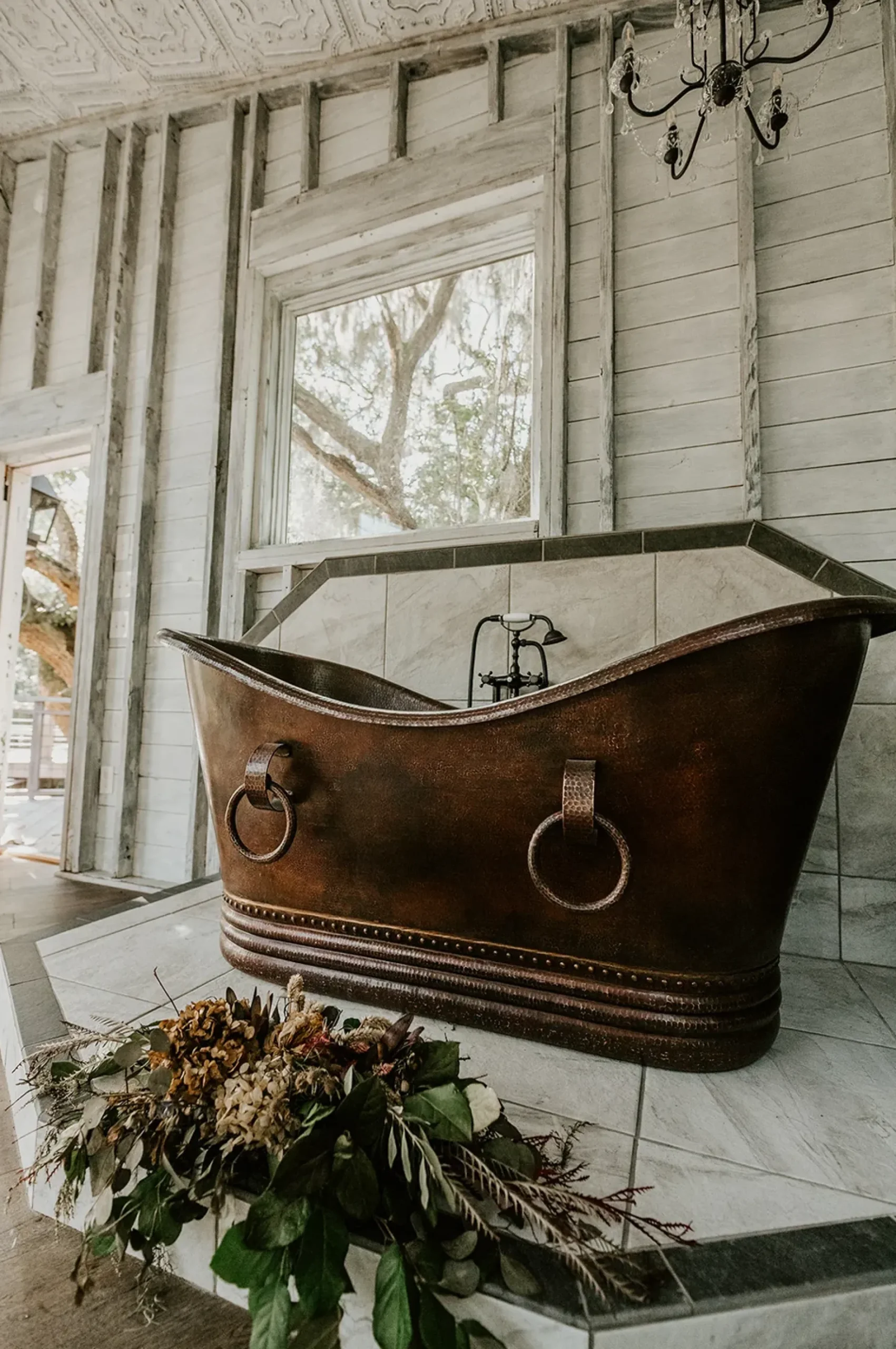 Premier Copper Products 67" Hammered Copper Double Slipper Bathtub With Rings, BTDR67DB