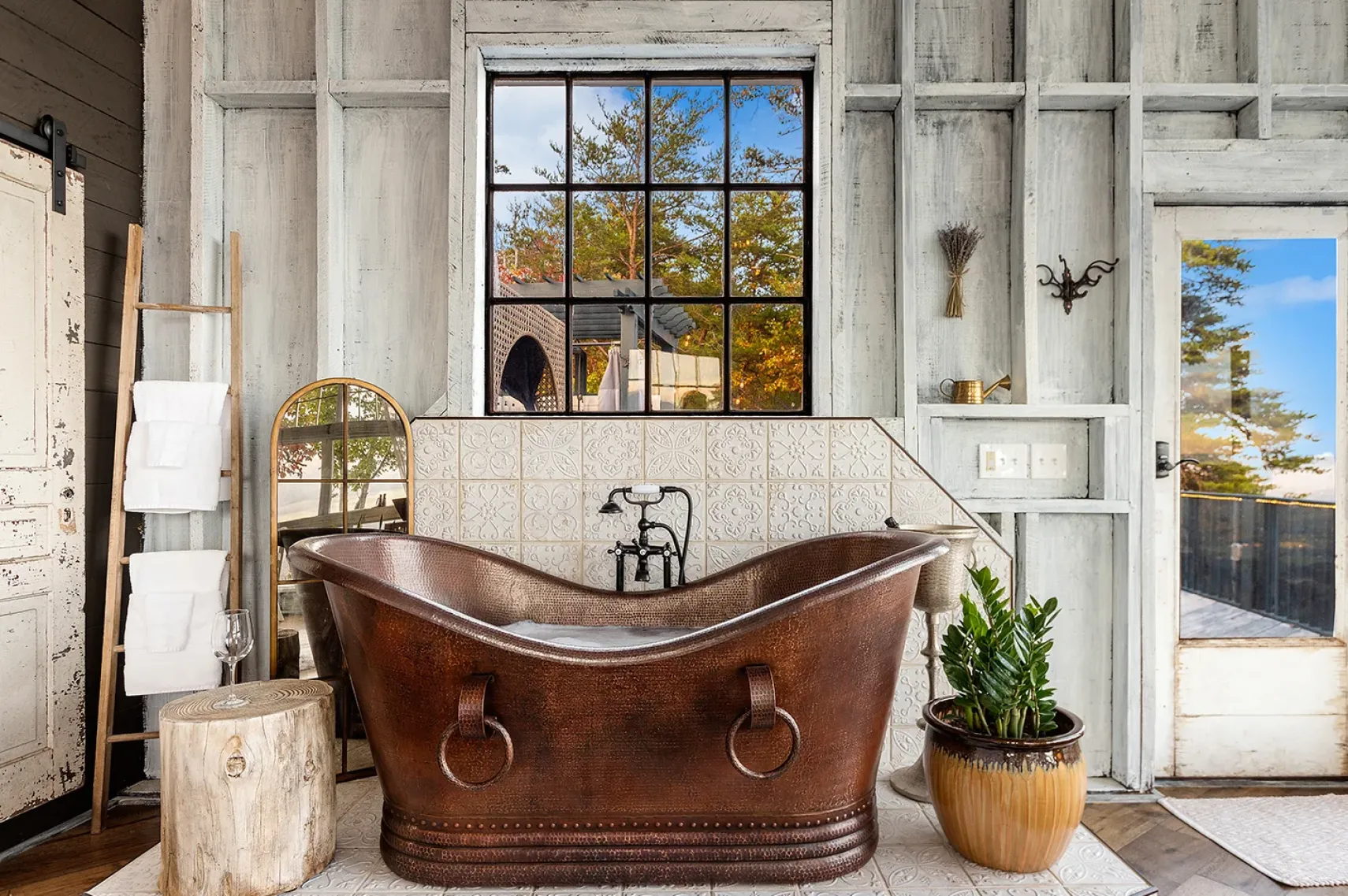 Premier Copper Products 67" Hammered Copper Double Slipper Bathtub With Rings, BTDR67DB