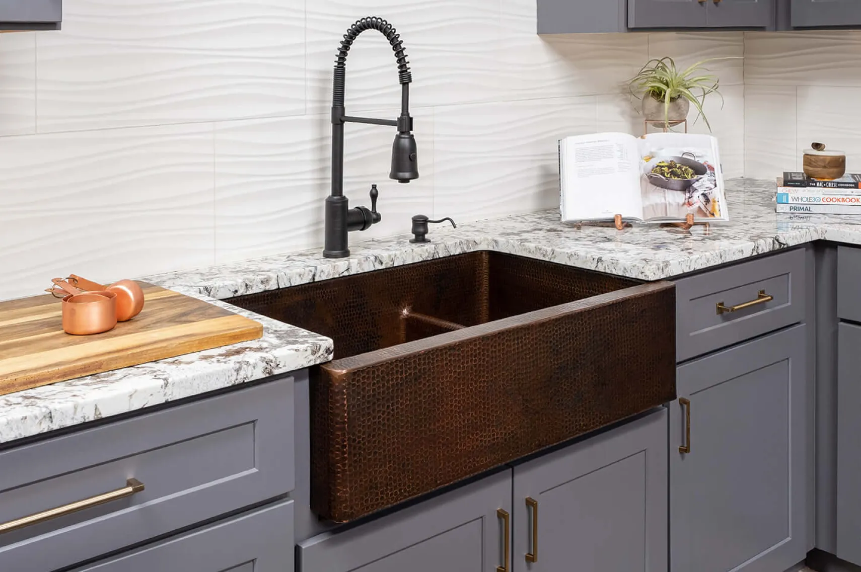 Premier Copper Products 33" Hammered Copper Kitchen Apron 70/30 Double Basin Farmhouse Sink with Short 5" Divider w/ Matching Drains and Accessories, Oil Rubbed Bronze, KSP3_KA70DB33229-SD5