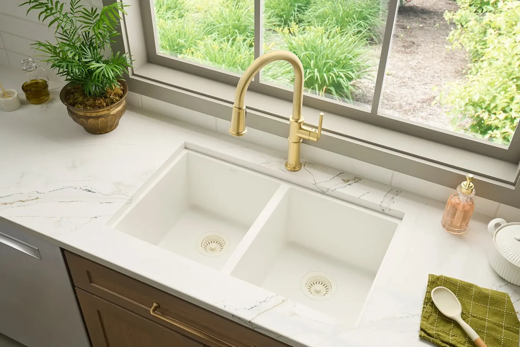 Ruvati Idris Pull Down Gooseneck High Arc Kitchen Faucet, Brushed Gold, Single Lever, RVF1239SG