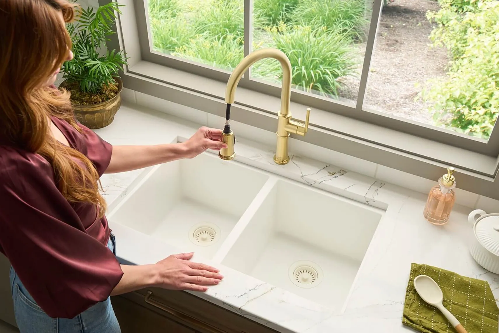 Ruvati Idris Pull Down Gooseneck High Arc Kitchen Faucet, Brushed Gold, Single Lever, RVF1239SG