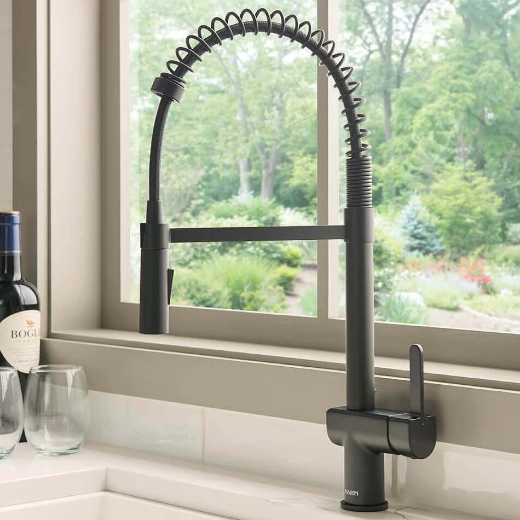 Ruvati Seneca Pull Down Kitchen Faucet, Matte Black, Single Lever, RVF1243MB