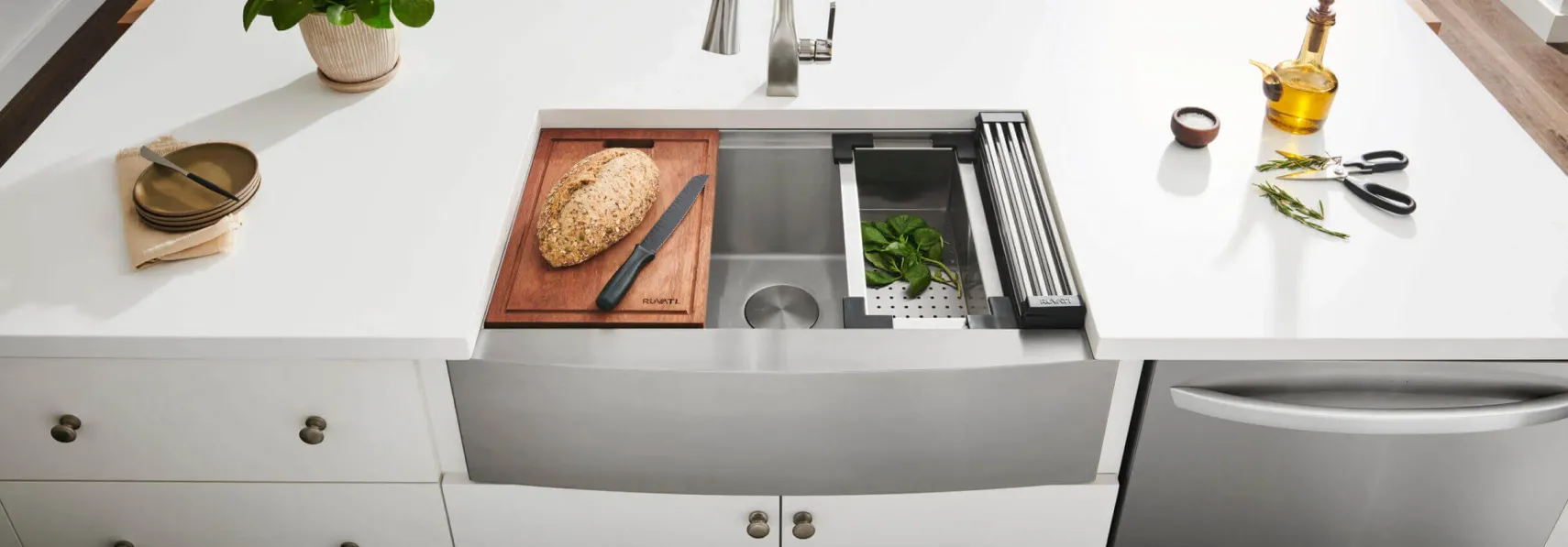 Ruvati 33" Apron-front Workstation Farmhouse Kitchen Sink, 16 Gauge, Stainless Steel Single Bowl - RVH9200