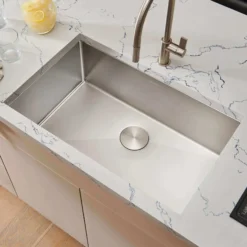 Ruvati Gravena 32" Undermount Stainless Steel Kitchen Sink, 16 Gauge, Rounded Corners, RVH7400