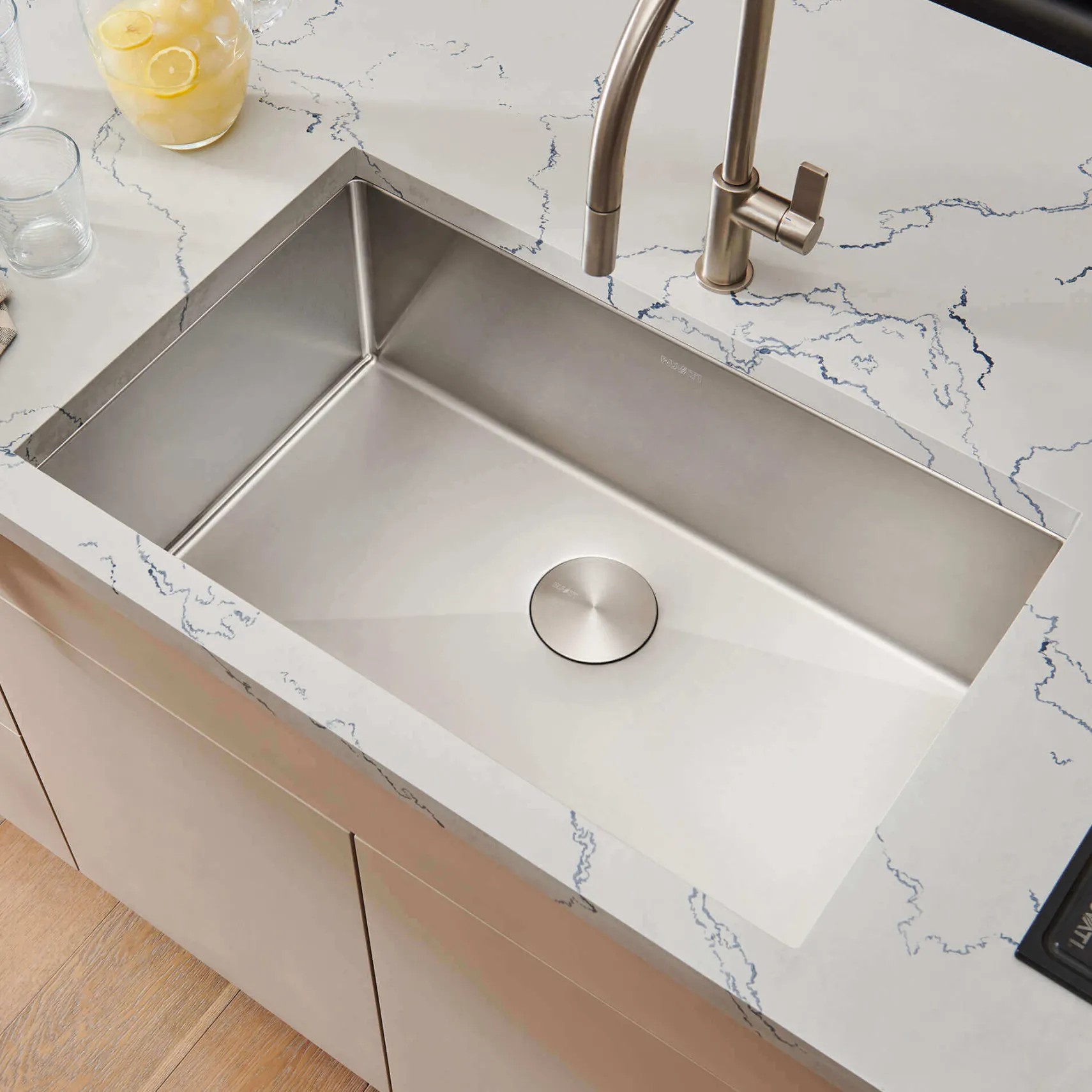 Ruvati Gravena 32" Undermount Stainless Steel Kitchen Sink, 16 Gauge, Rounded Corners, RVH7400