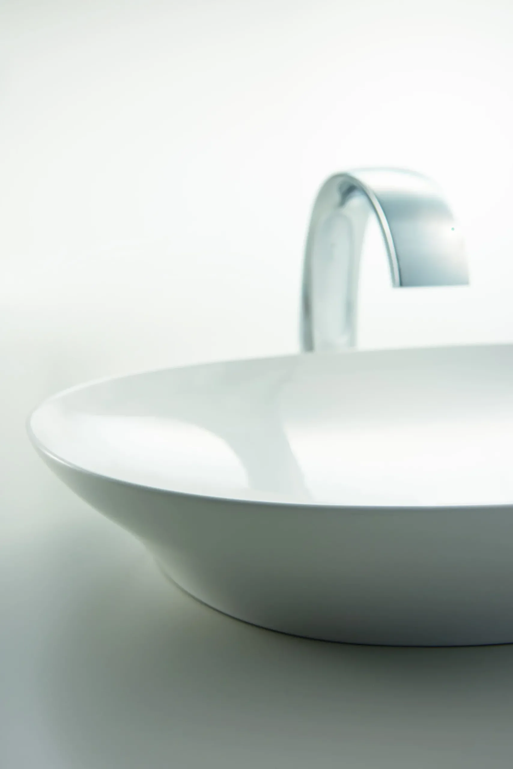 TOTO Kiwami Oval 16 Inch Vessel Bathroom Sink with CEFIONTECT, Cotton White, Ceramic, LT473G#01